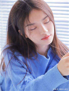 《美女裸全身无档图片视频教程-女人的下面又小又紧又水》
